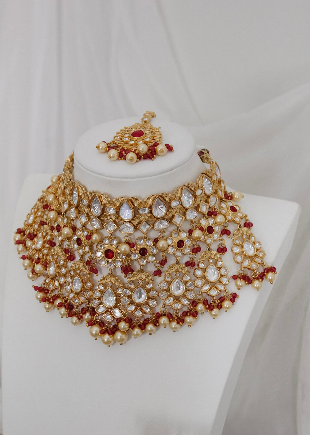 Ruby magenta with Cream/champange pears