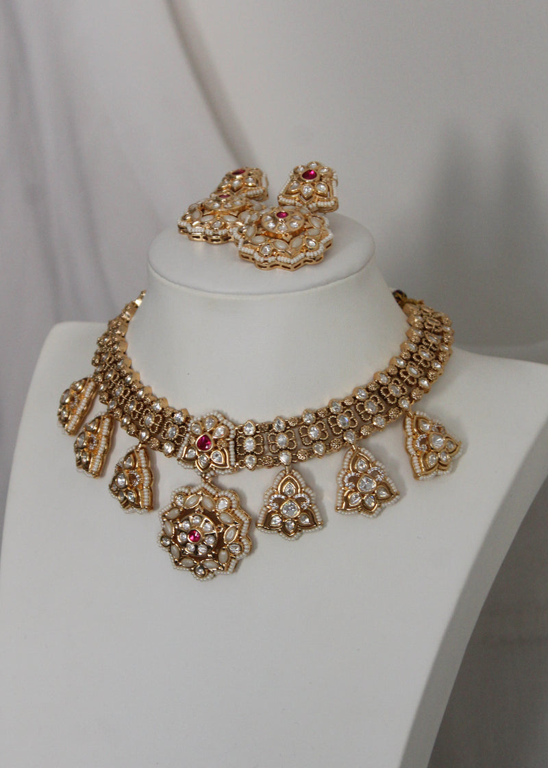 Myra Tiyanni Kundan set