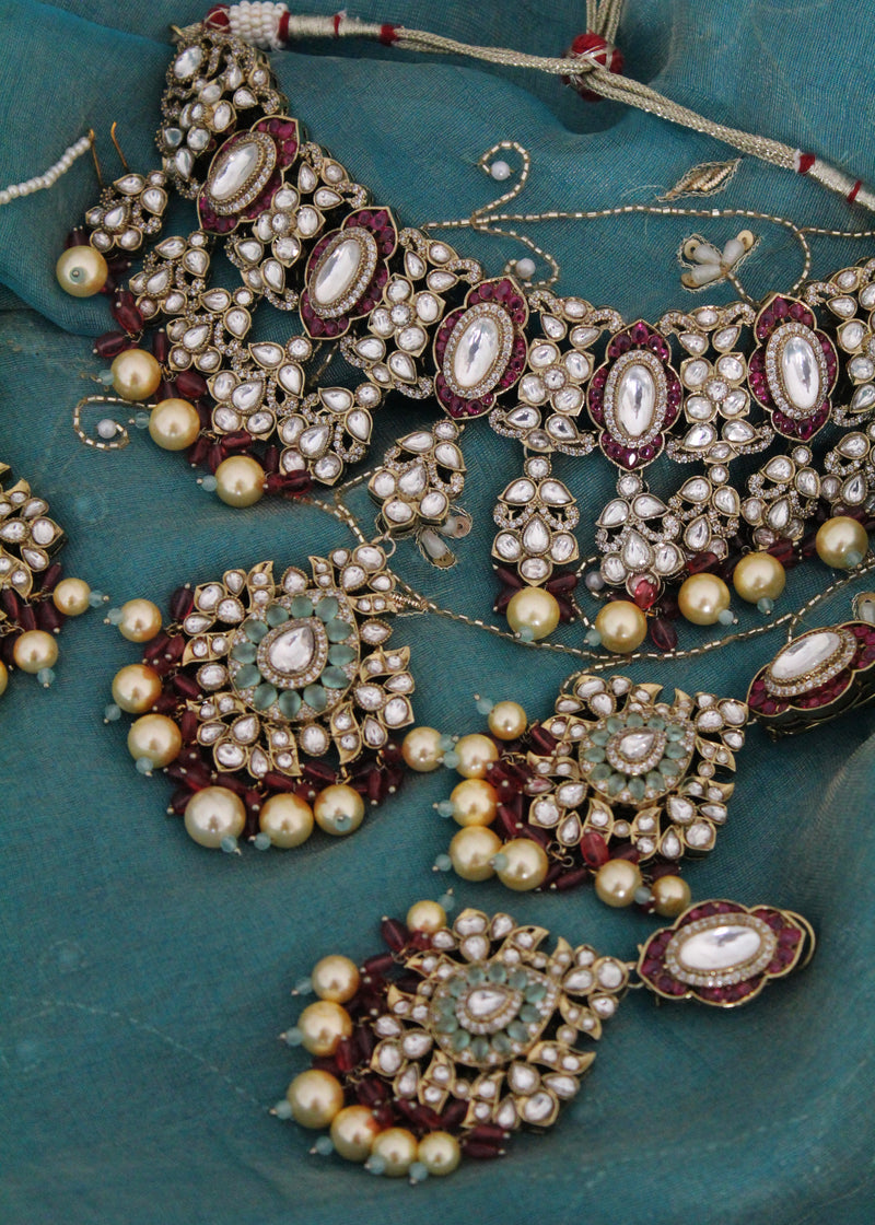 Kristin Tiyanni kundan set