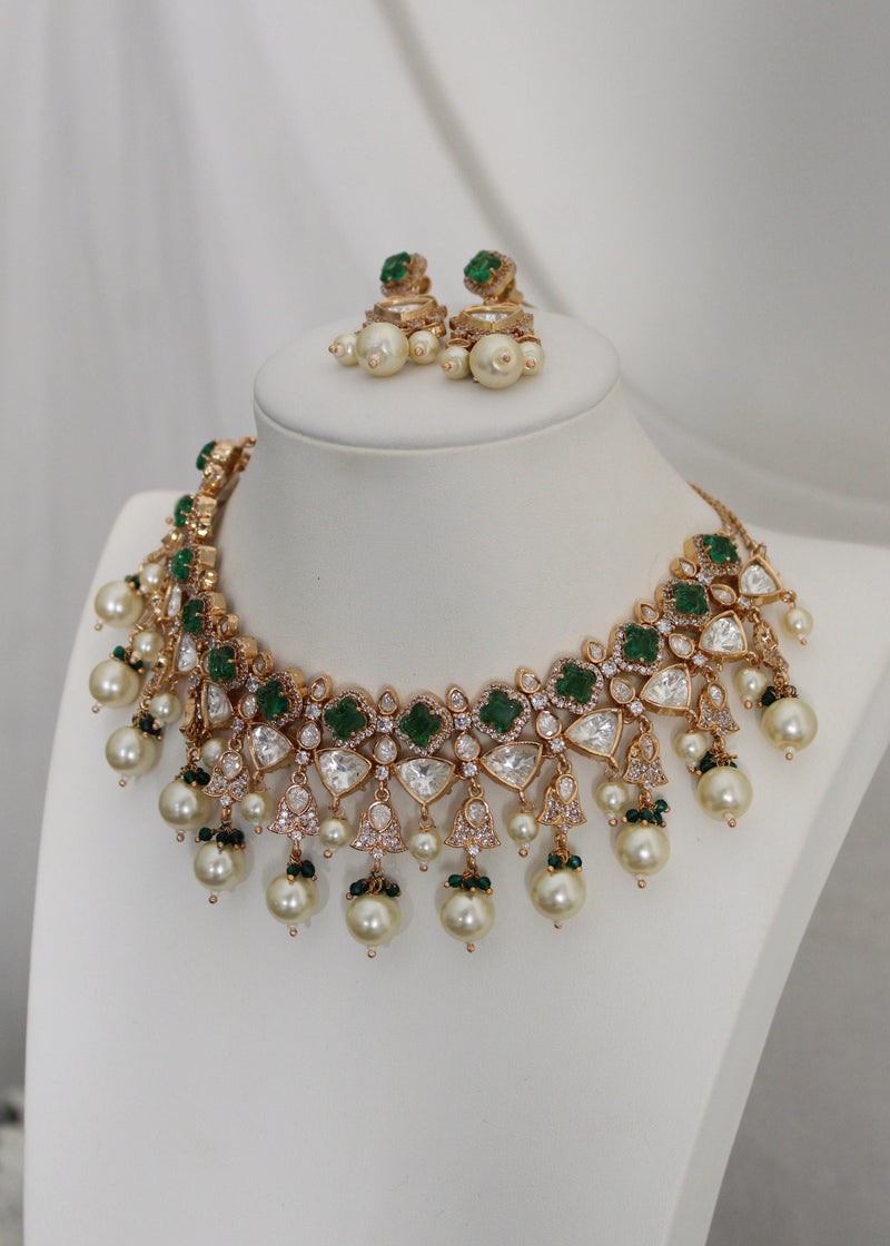 Kristin Tiyanni Kundan set