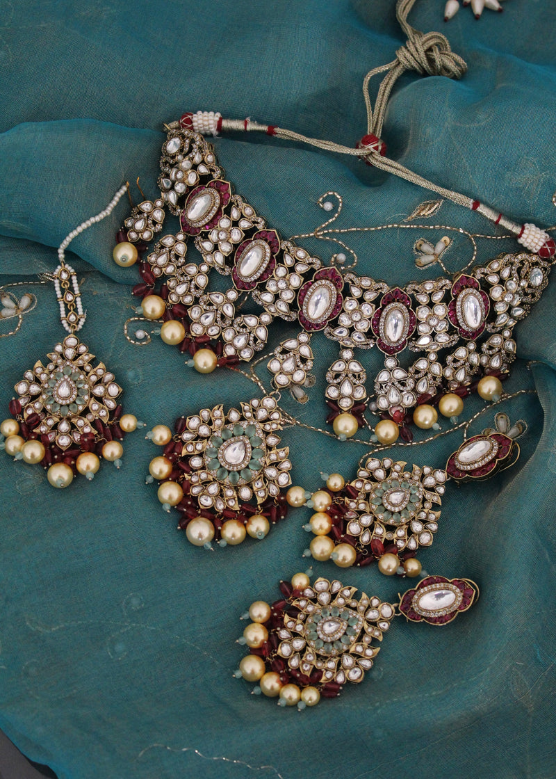 Kristin Tiyanni kundan set