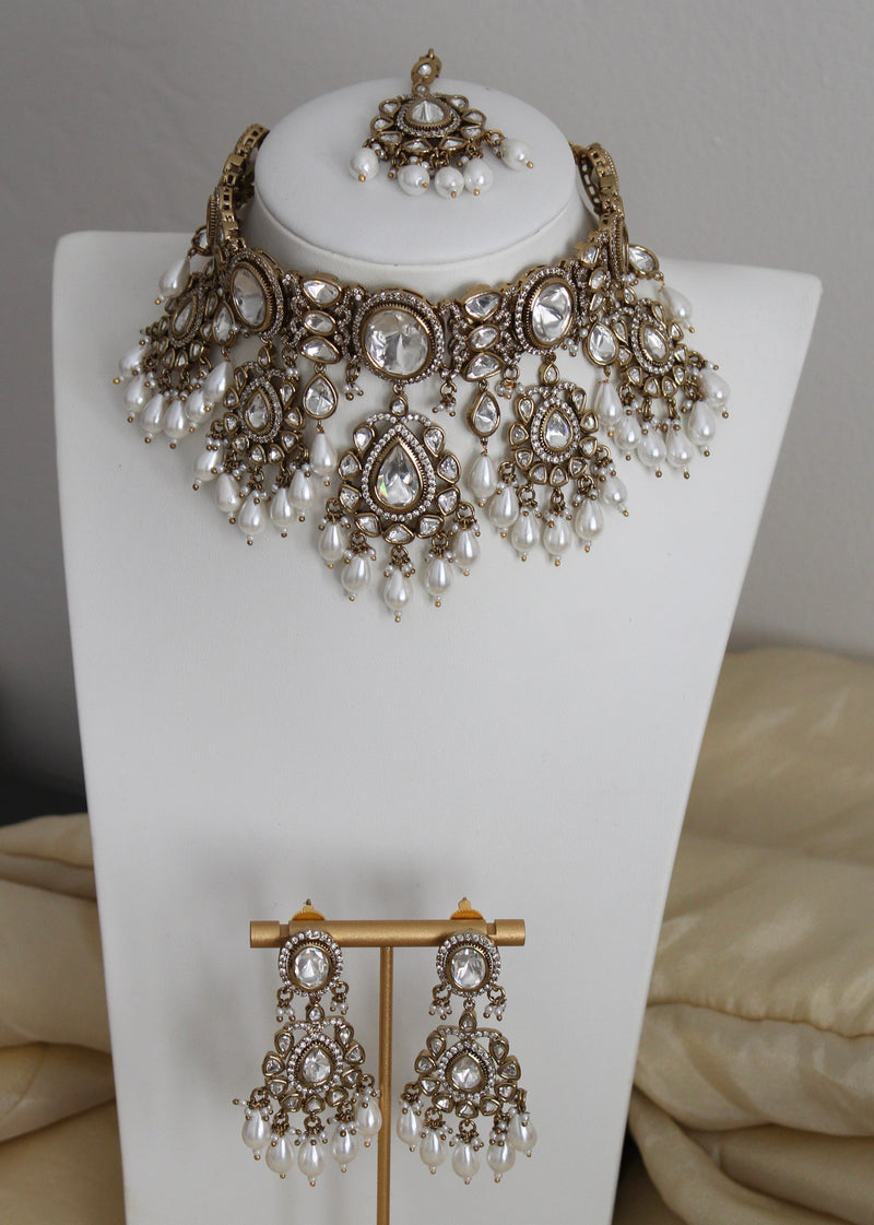 Kirti tiyanni kundan choker set