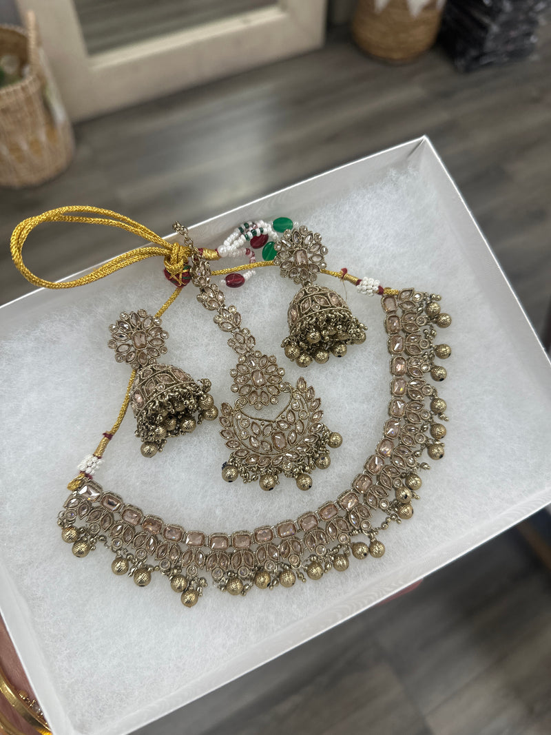 Tani Necklace set