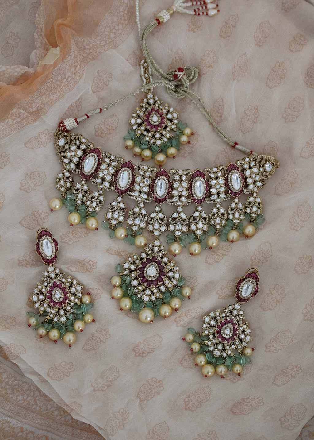 Kristin Tiyanni kundan set