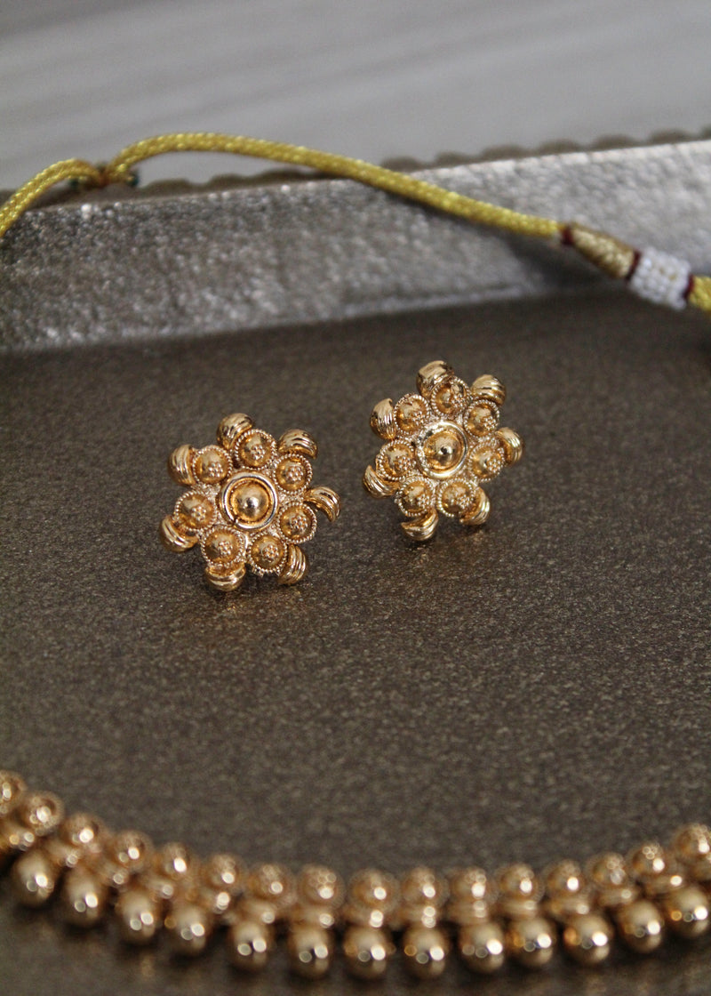 Gold inspired necklace set