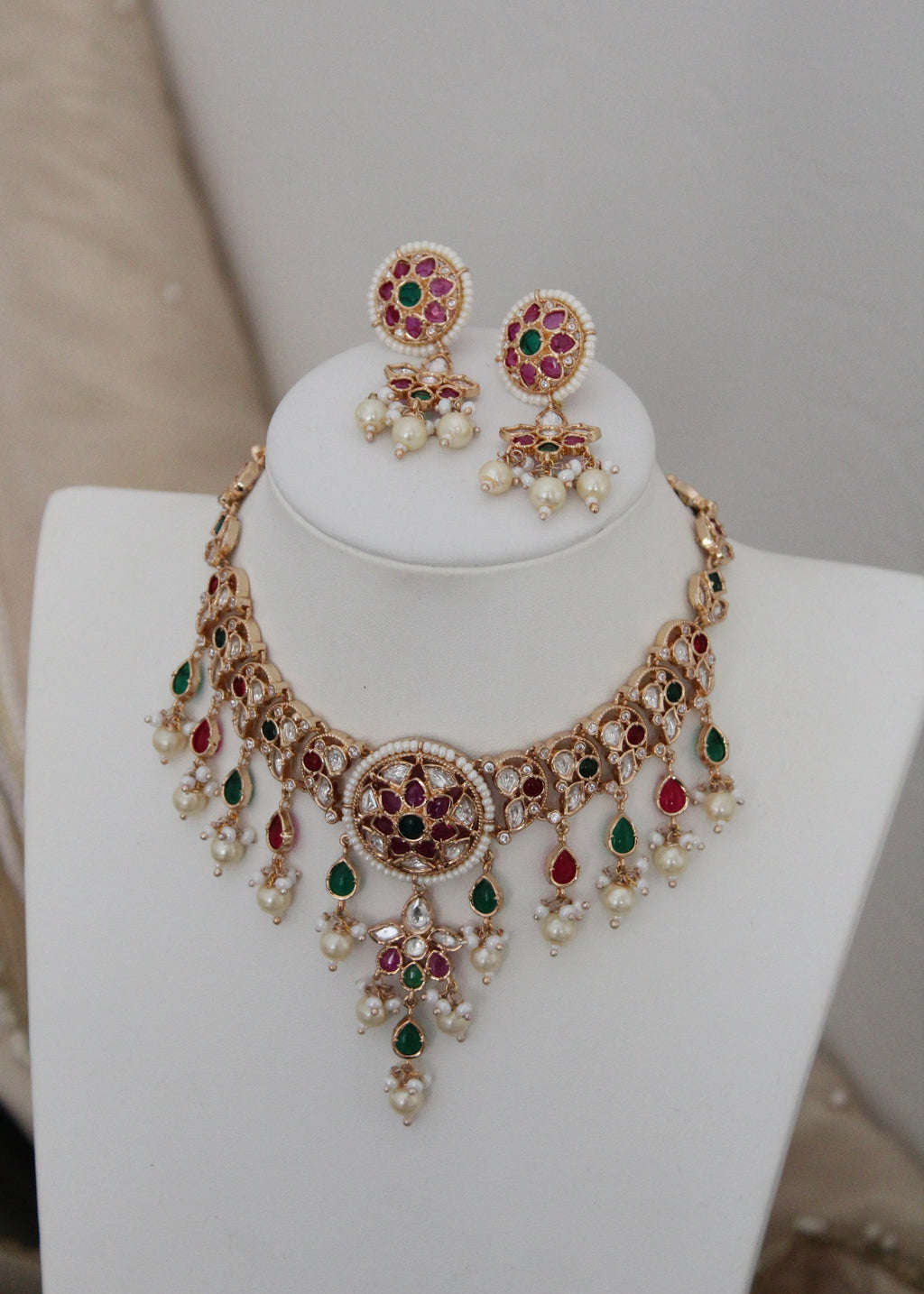 Rekha Tiyanni Kundan set