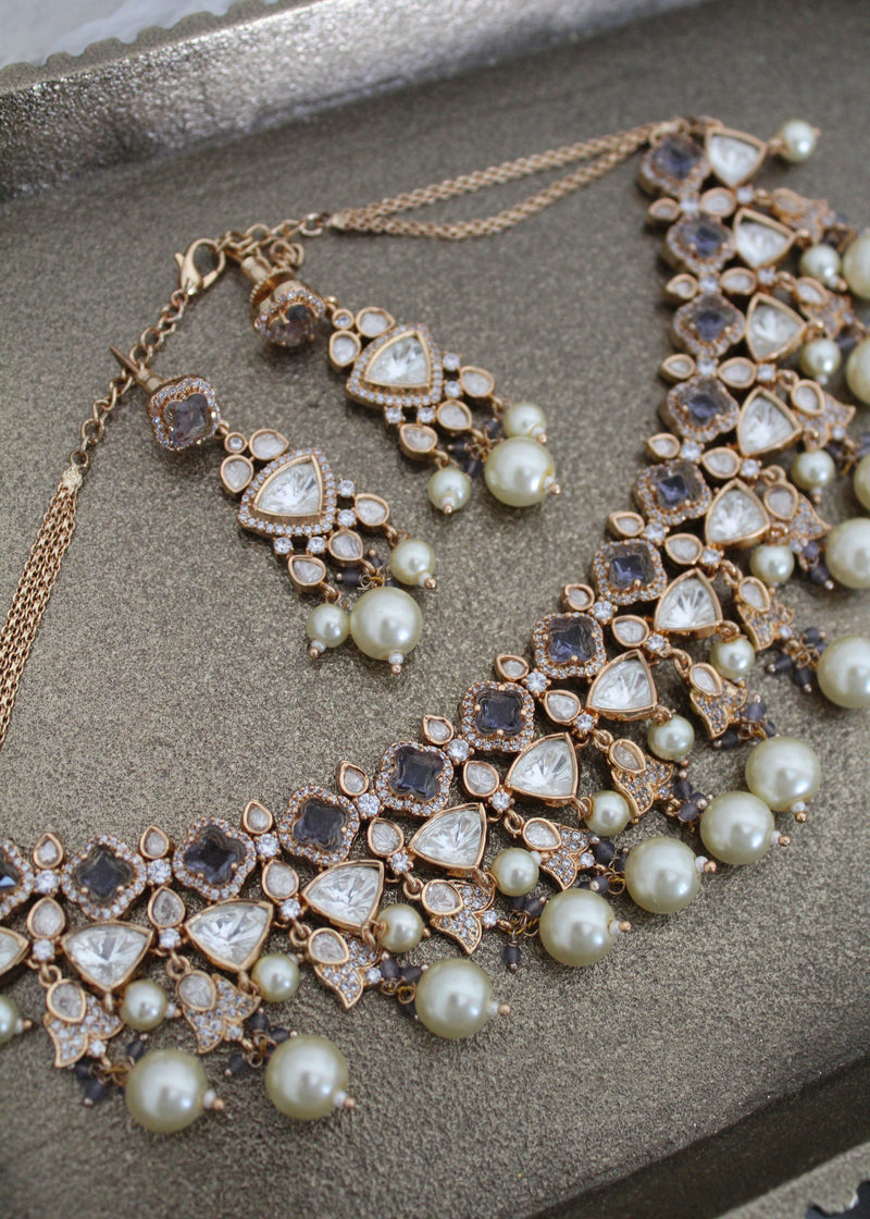Kristin Tiyanni Kundan set