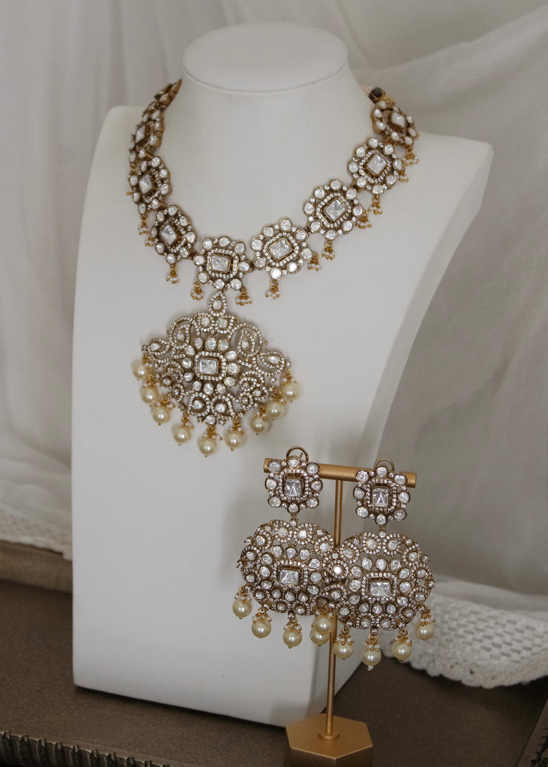 Nyra Necklace set
