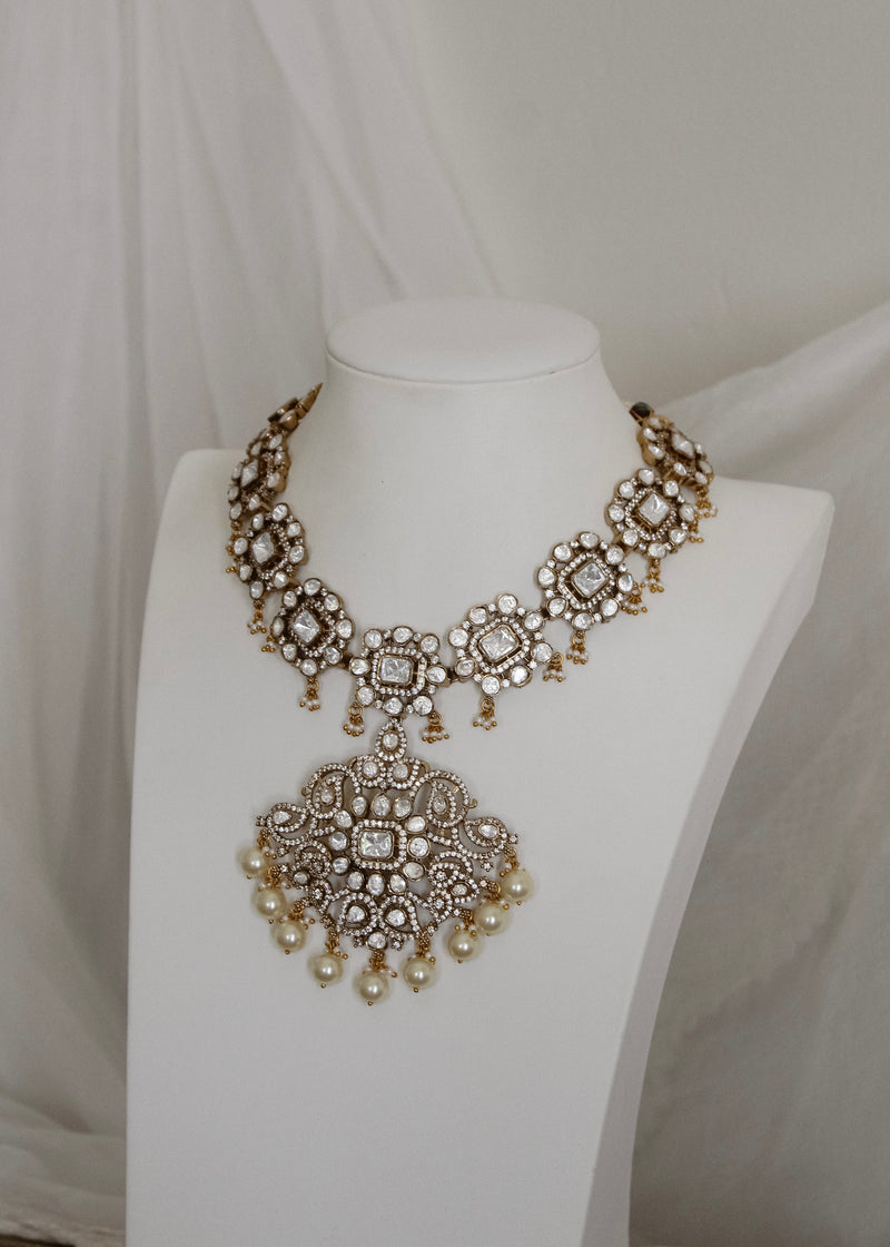 Nyra Necklace set